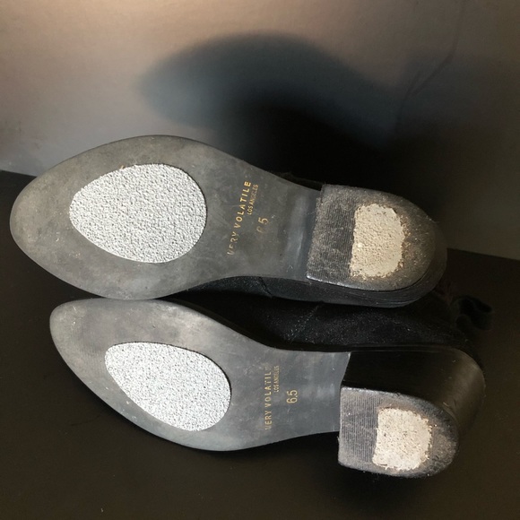 Very volatile Black suede ankle boots - Picture 3 of 4